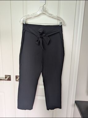Jules & Leopold Black Tie-Waist Cropped Paperbag Pants